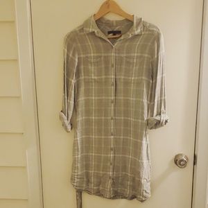 Banana Republic Grey Plaid Shirt (Size 4)